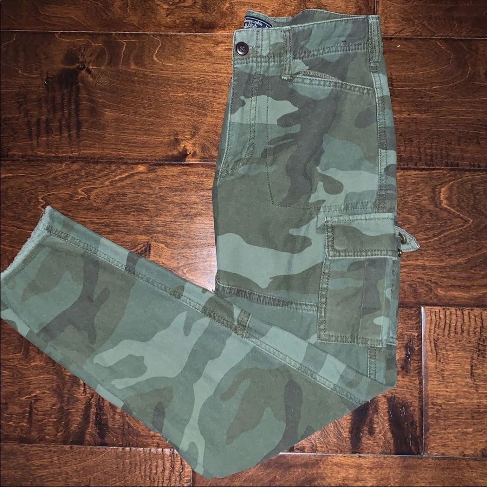 abercrombie & fitch camo pants